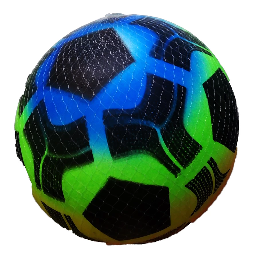 Gumena lopta sa šarama kao fudbalska