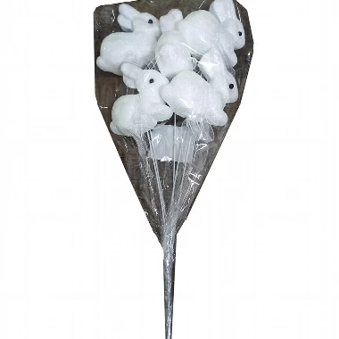 Uskršnji beli zečevi 